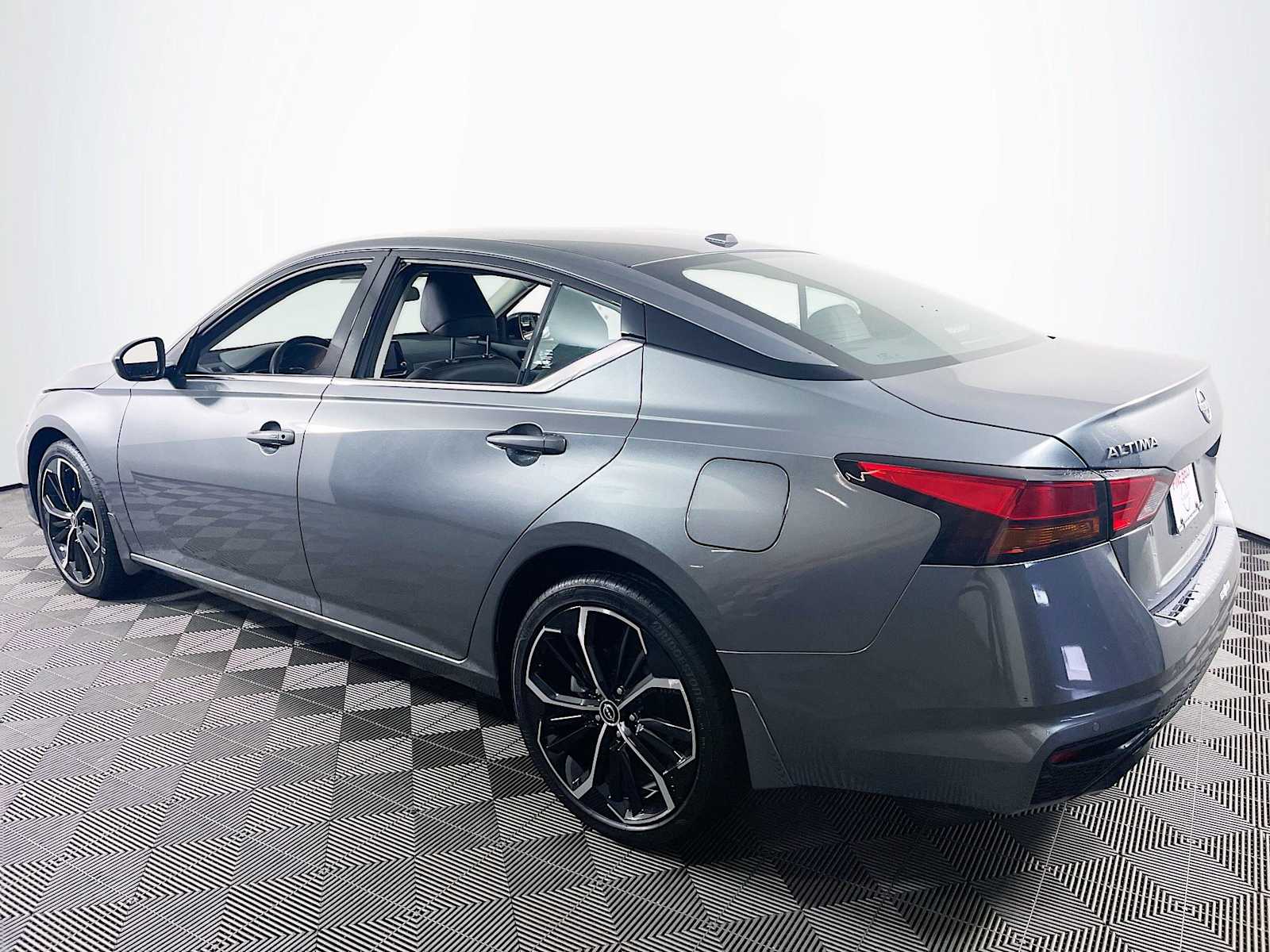 2023 Nissan Altima 2.5 SR photo 4