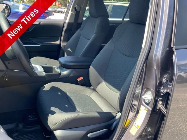 2024 Toyota RAV4 Hybrid LE photo 3