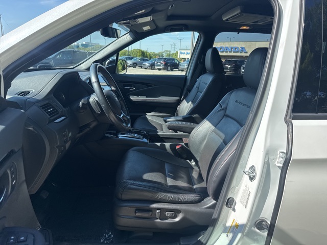 2021 Honda Pilot Black Edition photo 4