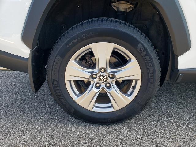 2022 Toyota RAV4 XLE photo 18