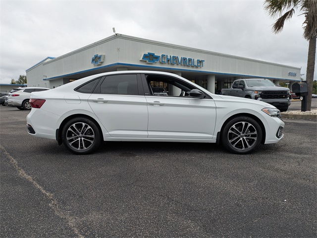 2024 Volkswagen Jetta 1.5T Sport photo 2
