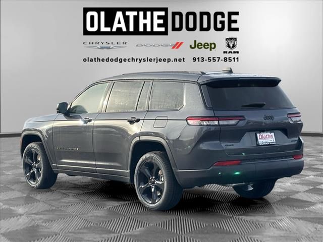 2025 Jeep Grand Cherokee Limited photo 2