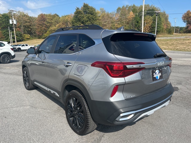 2022 Kia Seltos Nightfall Edition photo 3