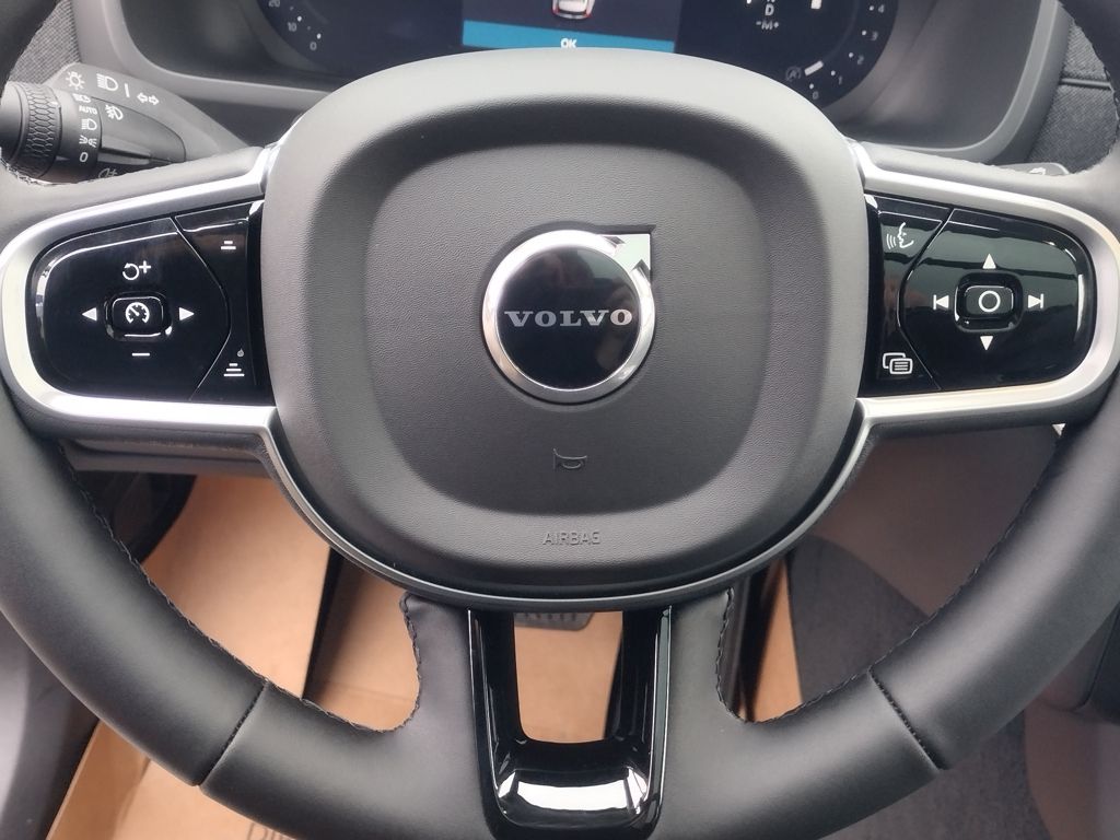 2026 VOLVO XC90 - Image 13