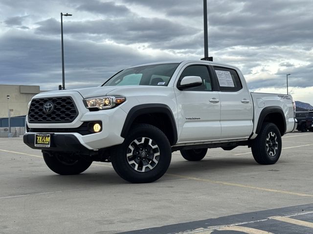 2022 Toyota Tacoma TRD Off-Road photo 2