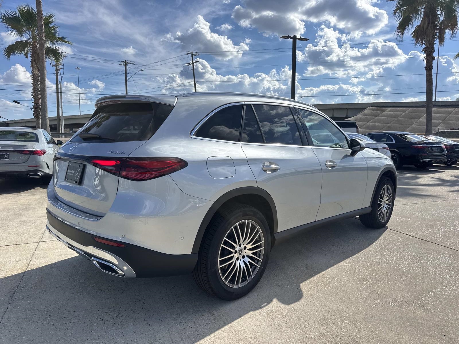 2026 Mercedes Benz GLC 300 4MATIC photo 3