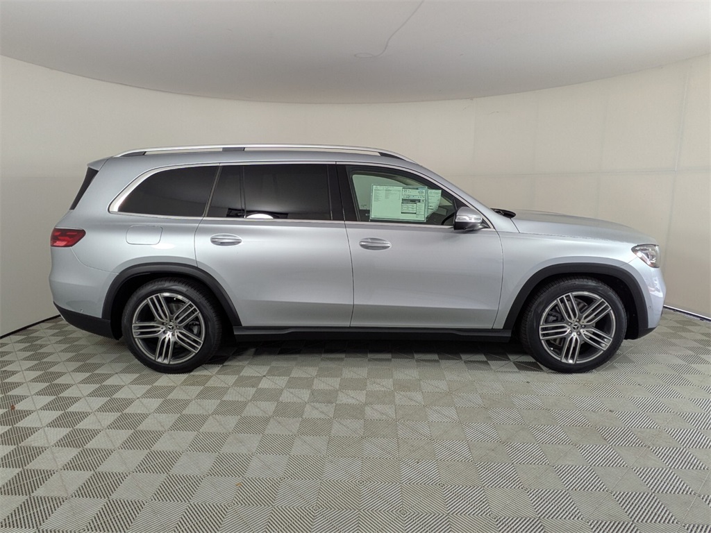 2026 Mercedes Benz GLS 450 4MATIC photo 2