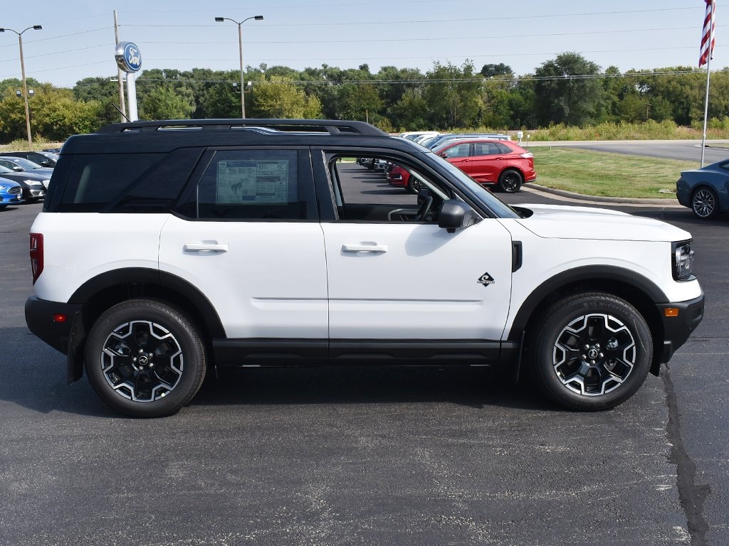 2025 Ford Bronco Sport Outer Banks photo 11
