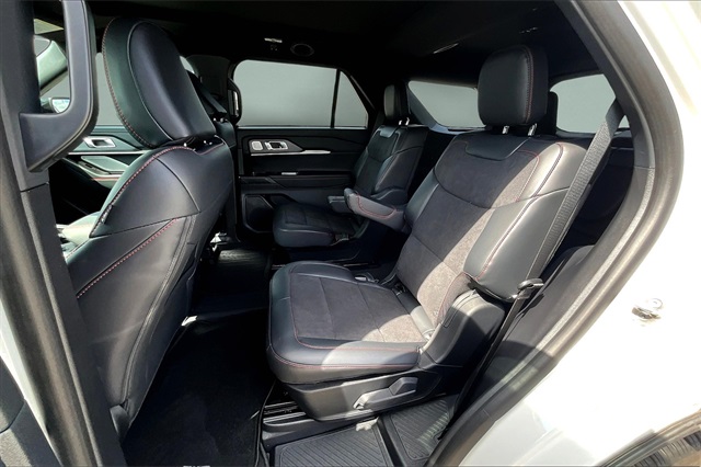2025 Ford Explorer ST photo 10