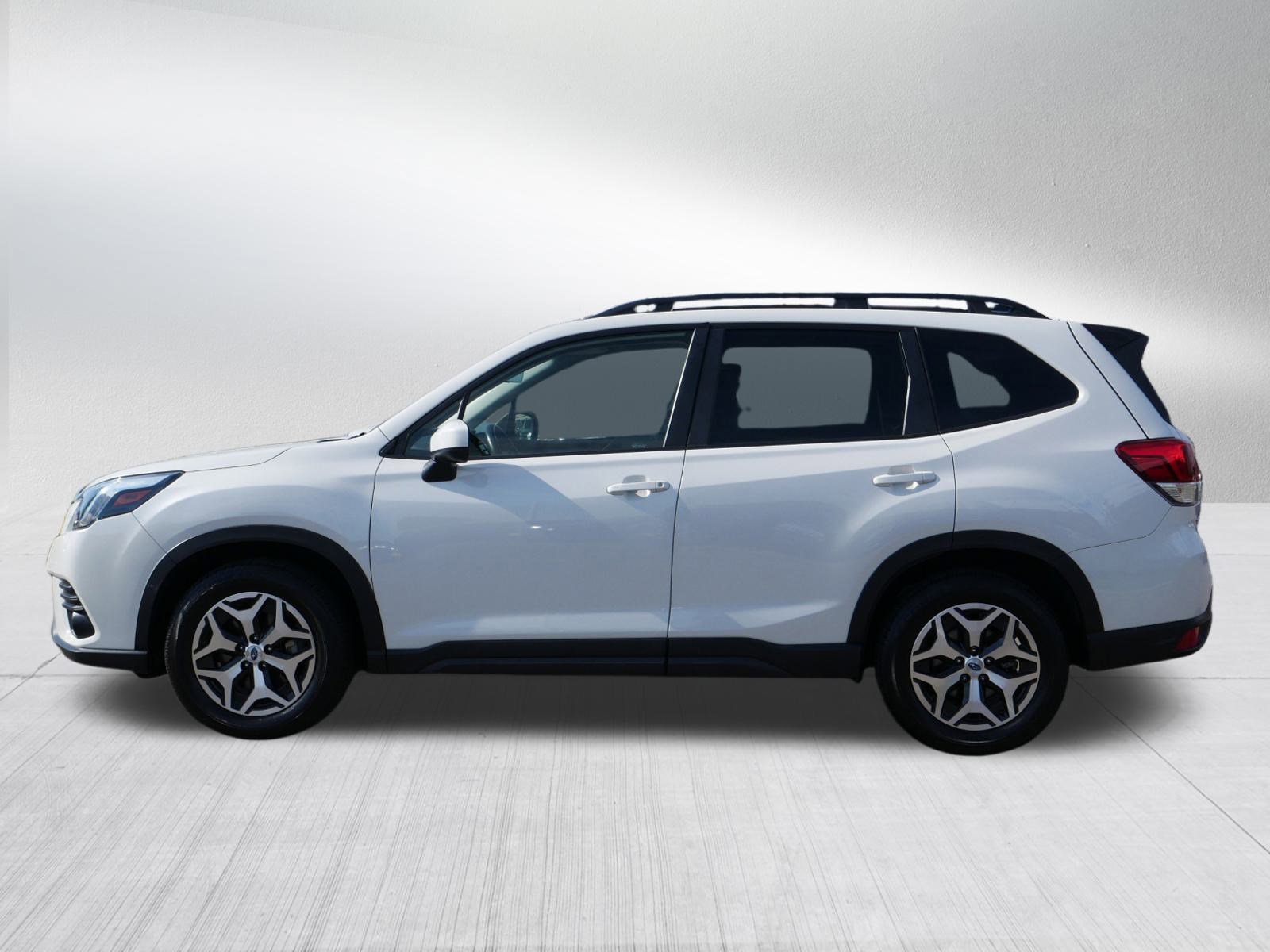 2024 Subaru Forester Premium photo 3