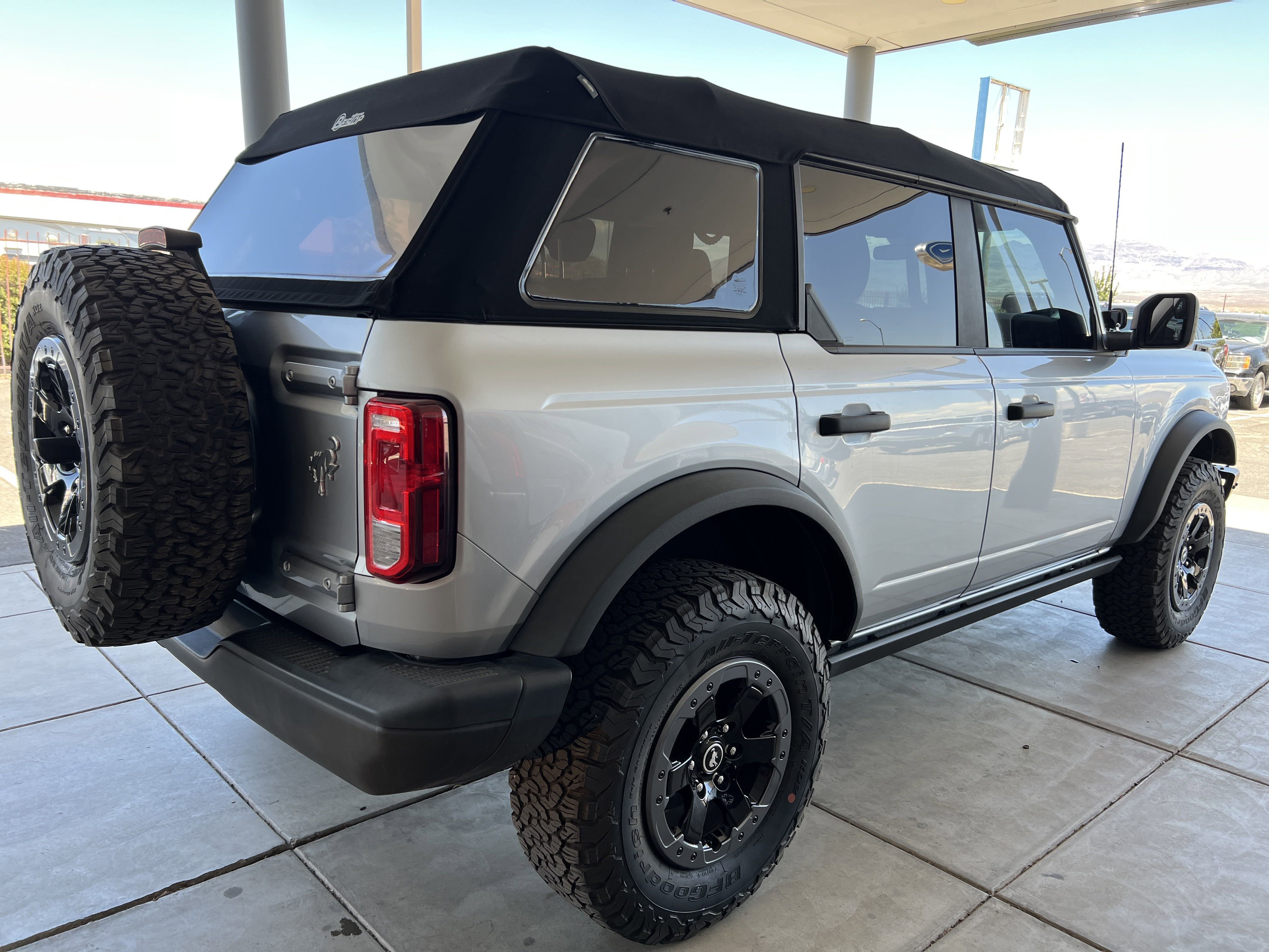 2022 Ford Bronco Black Diamond photo 4