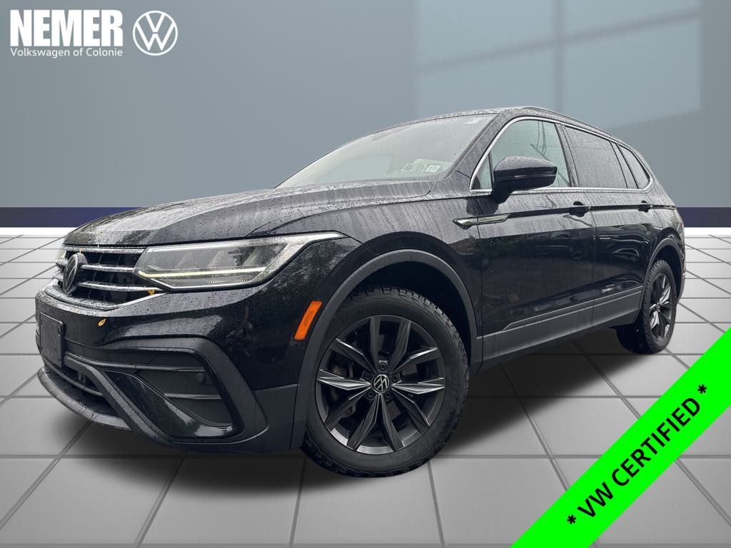 2023 Volkswagen Tiguan SE's photo