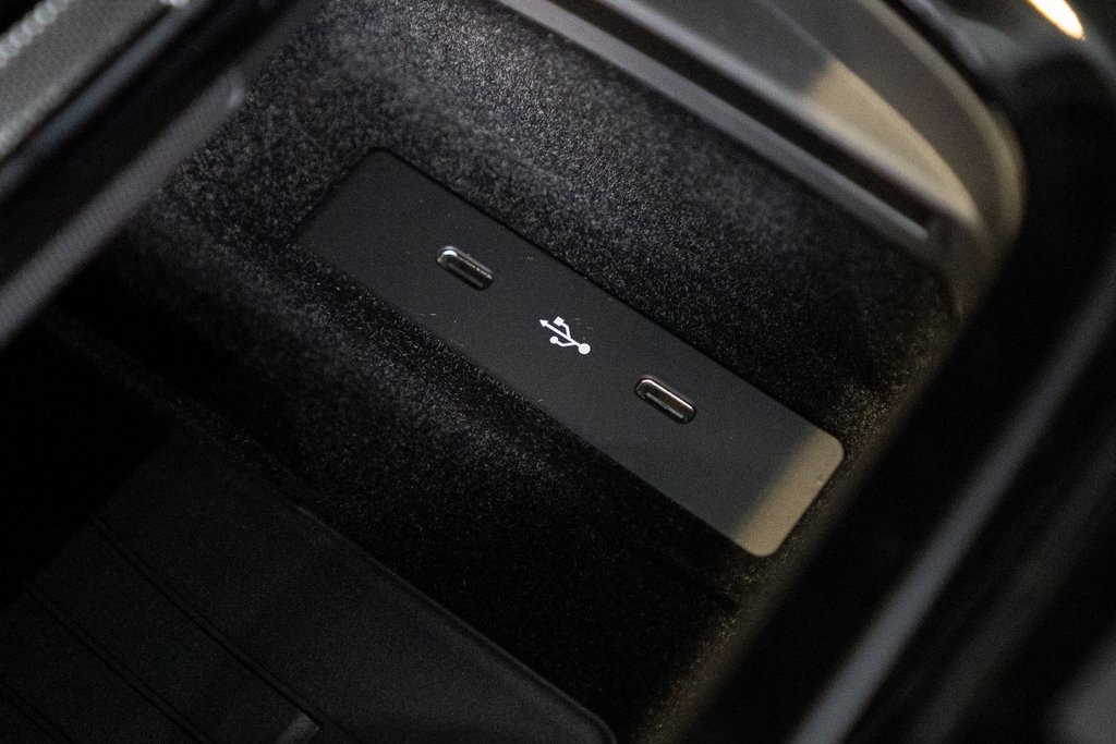 2025 Porsche Cayenne photo 24
