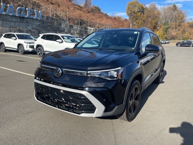 2025 Volkswagen Taos SEL photo 3