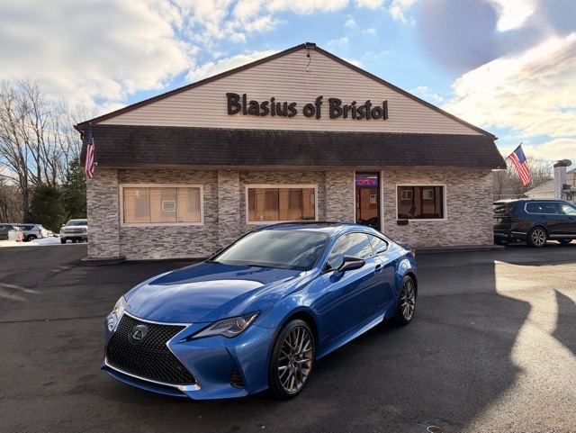 2019 Lexus RC 300's photo