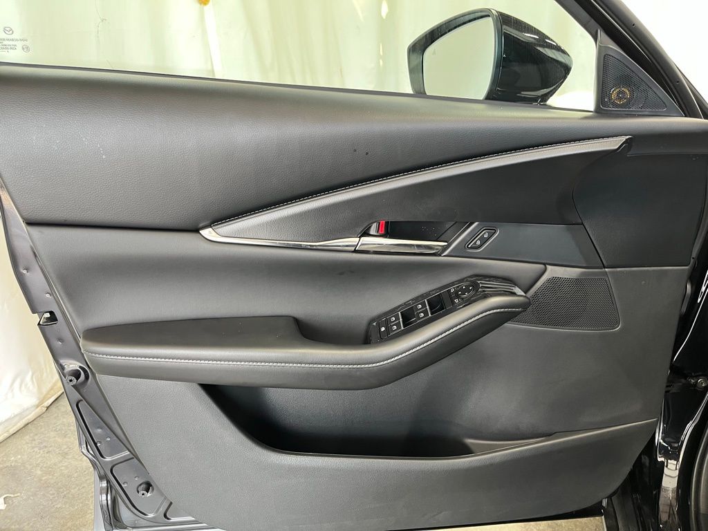 2025 Mazda CX-30 2.5 S Preferred photo 9