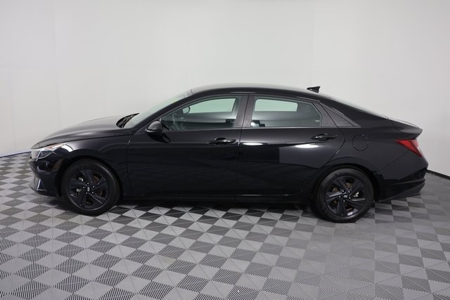 2023 Hyundai Elantra SEL photo 4