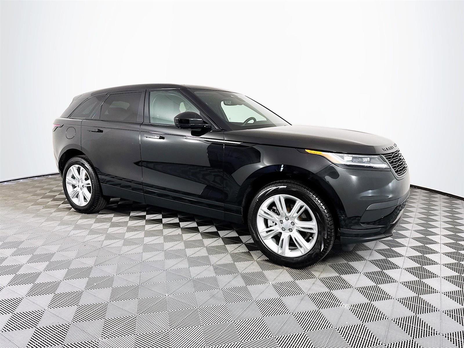 2025 Land Rover Range Rover Velar S photo 3