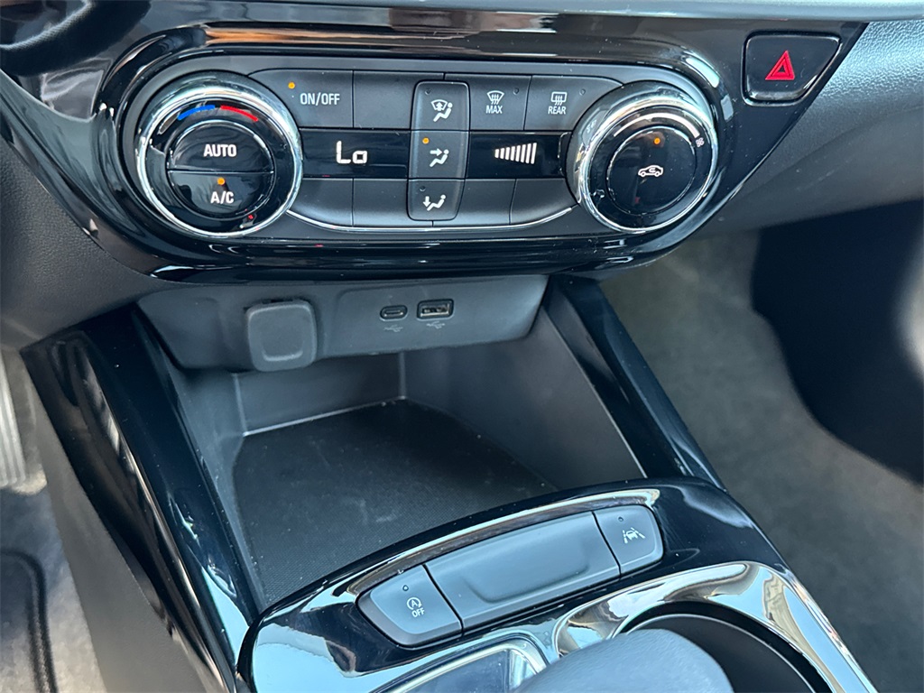 2025 Chevrolet Trax LT photo 28