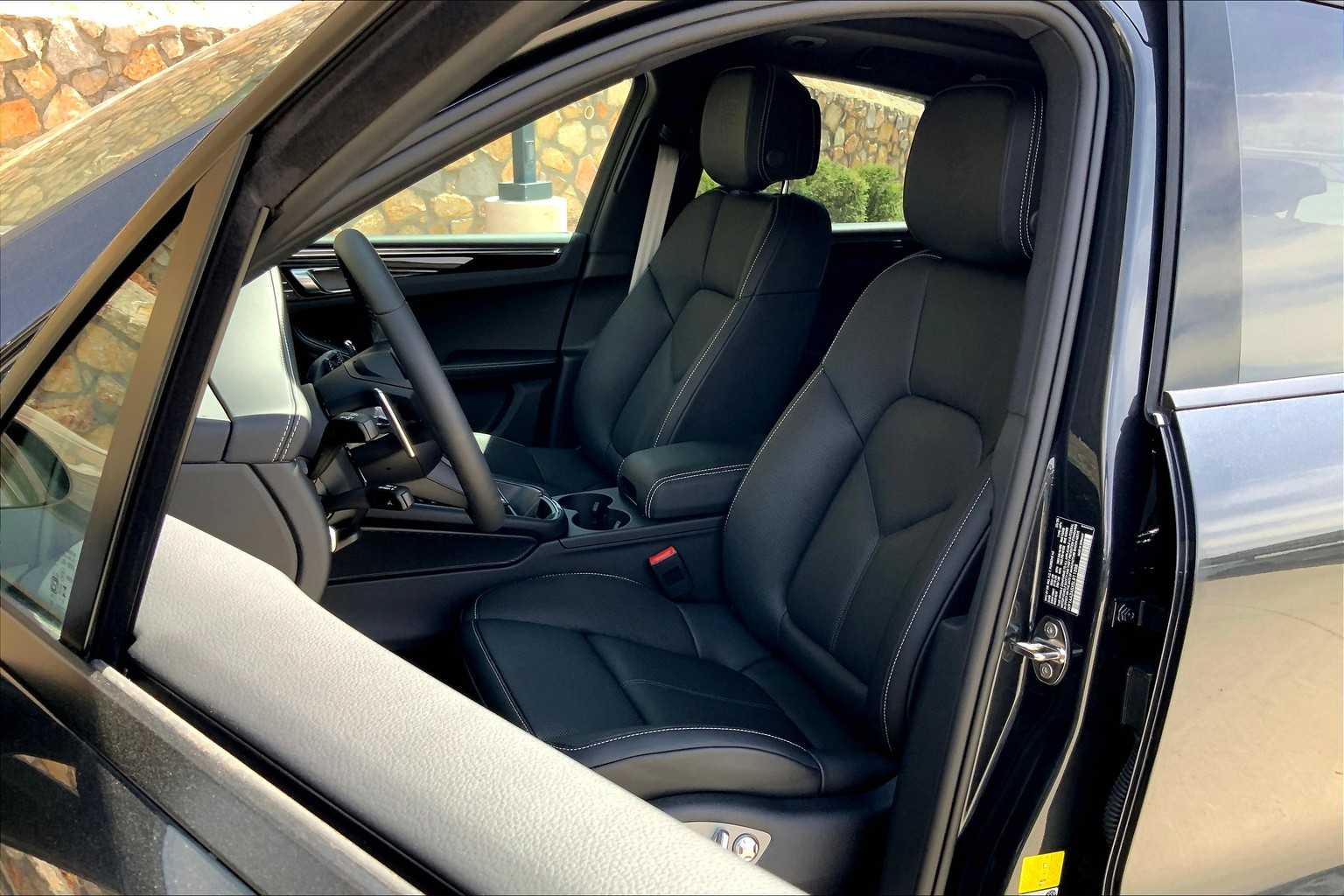 2025 Porsche Macan S photo 5