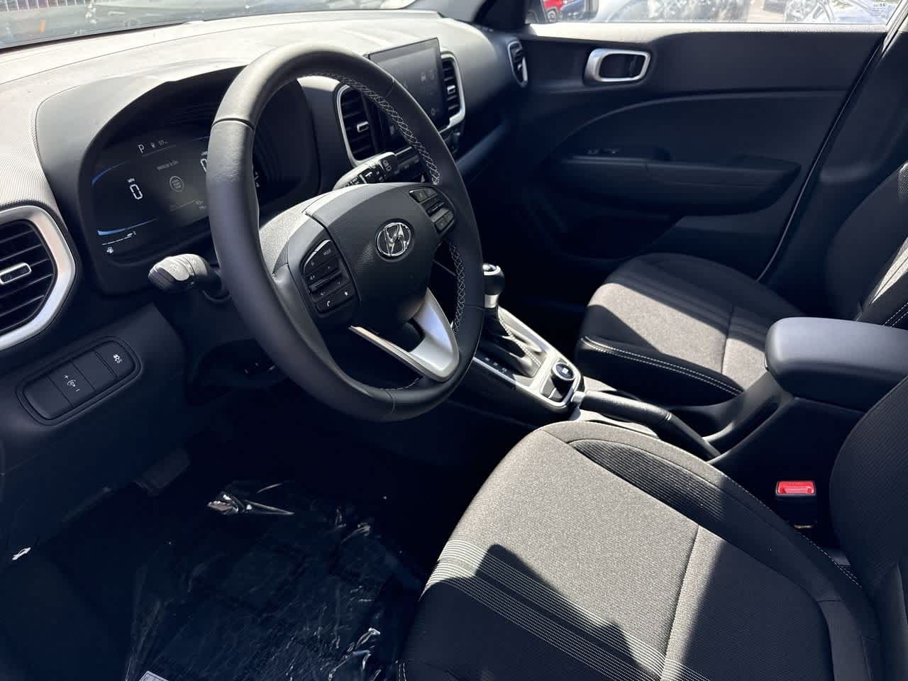 2025 Hyundai Venue SEL photo 13