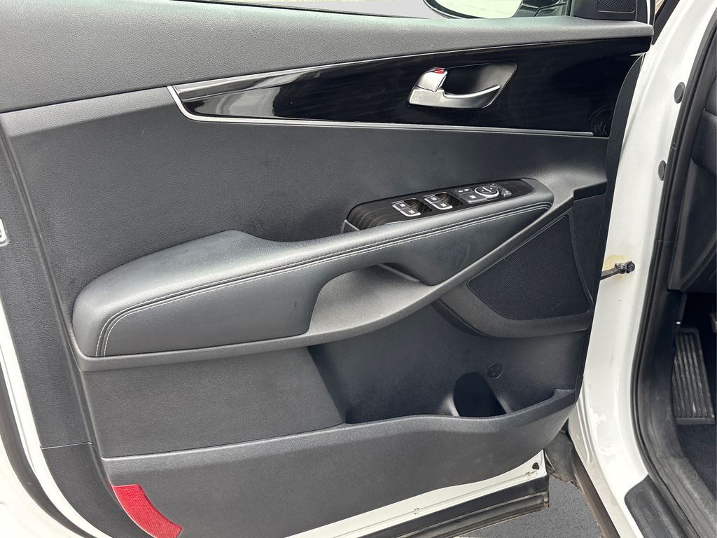 2019 Kia Sorento LX photo 19