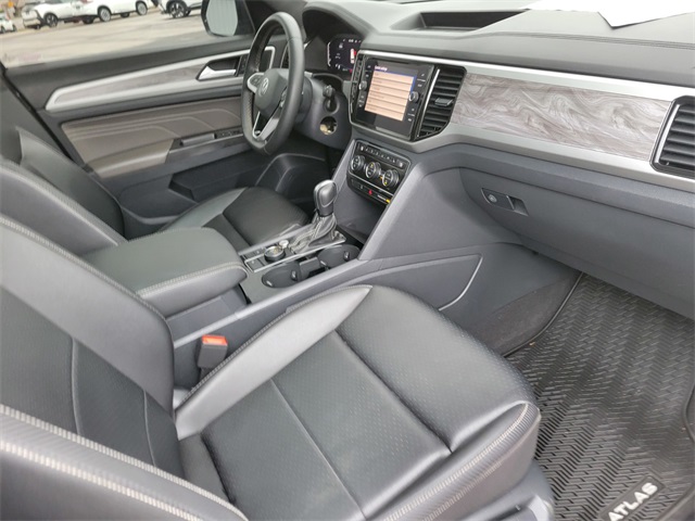 2022 Volkswagen Atlas Cross Sport V6 SE Technology photo 21