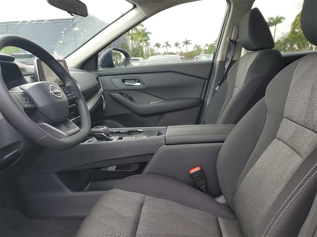 2026 Nissan Rogue SV photo 12