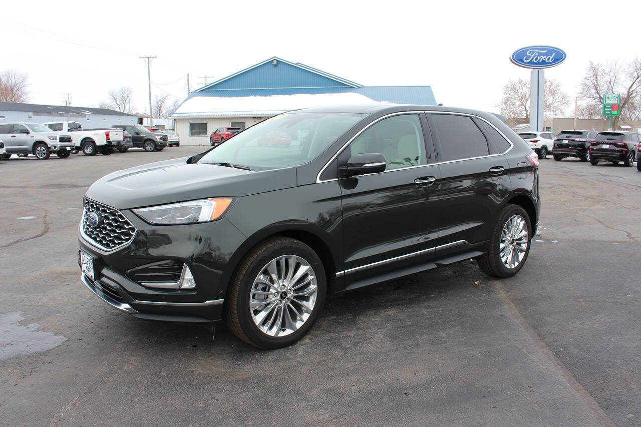 2024 Ford Edge Titanium's photo