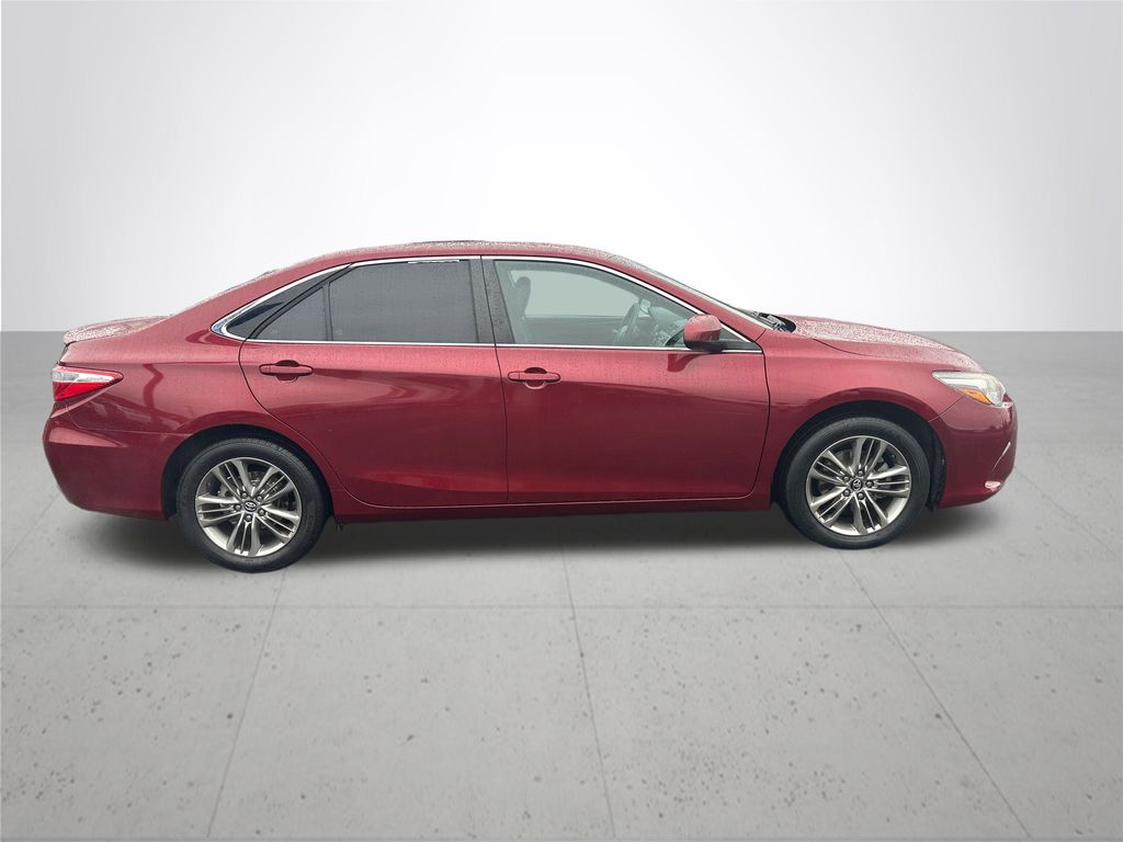 2017 Toyota Camry SE photo 6