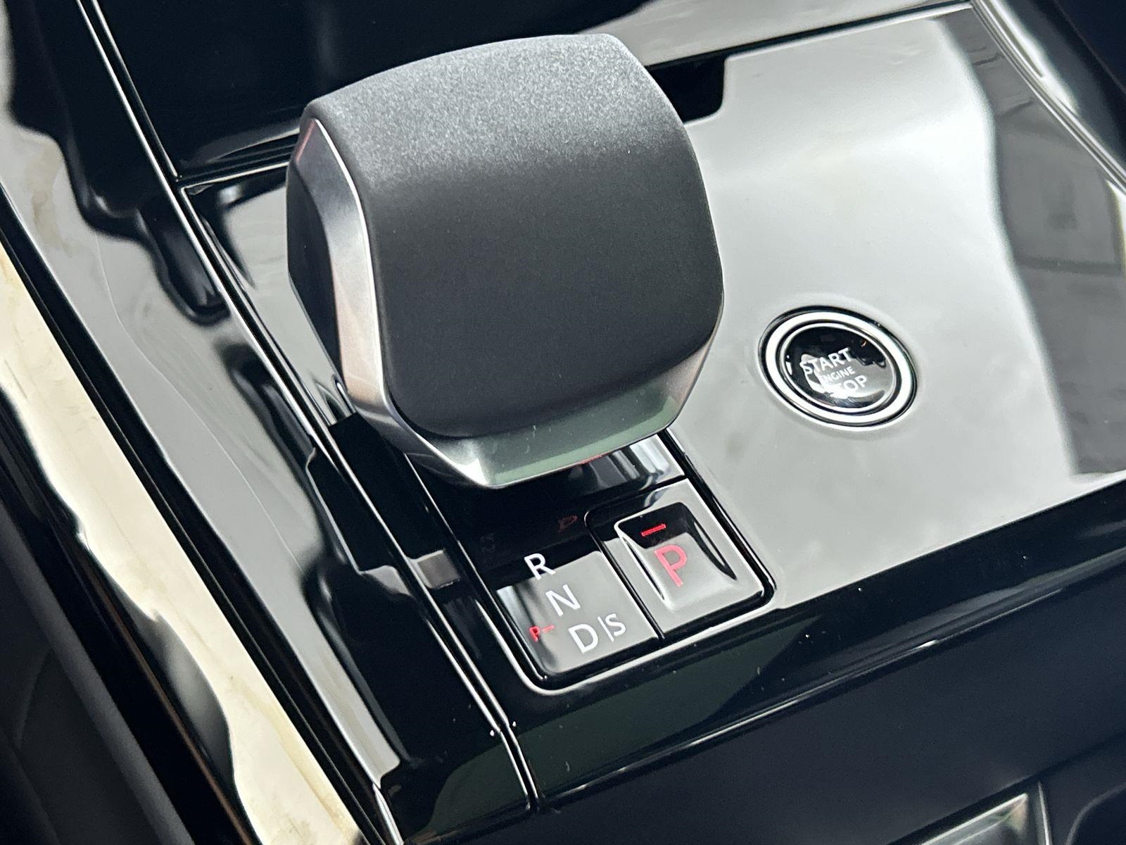 2025 Land Rover Range Rover Sport SE photo 14