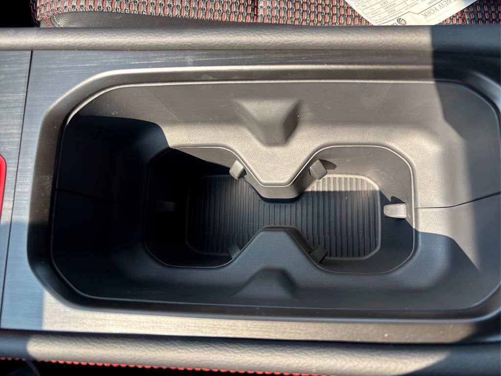 2025 Nissan Kicks SR photo 8