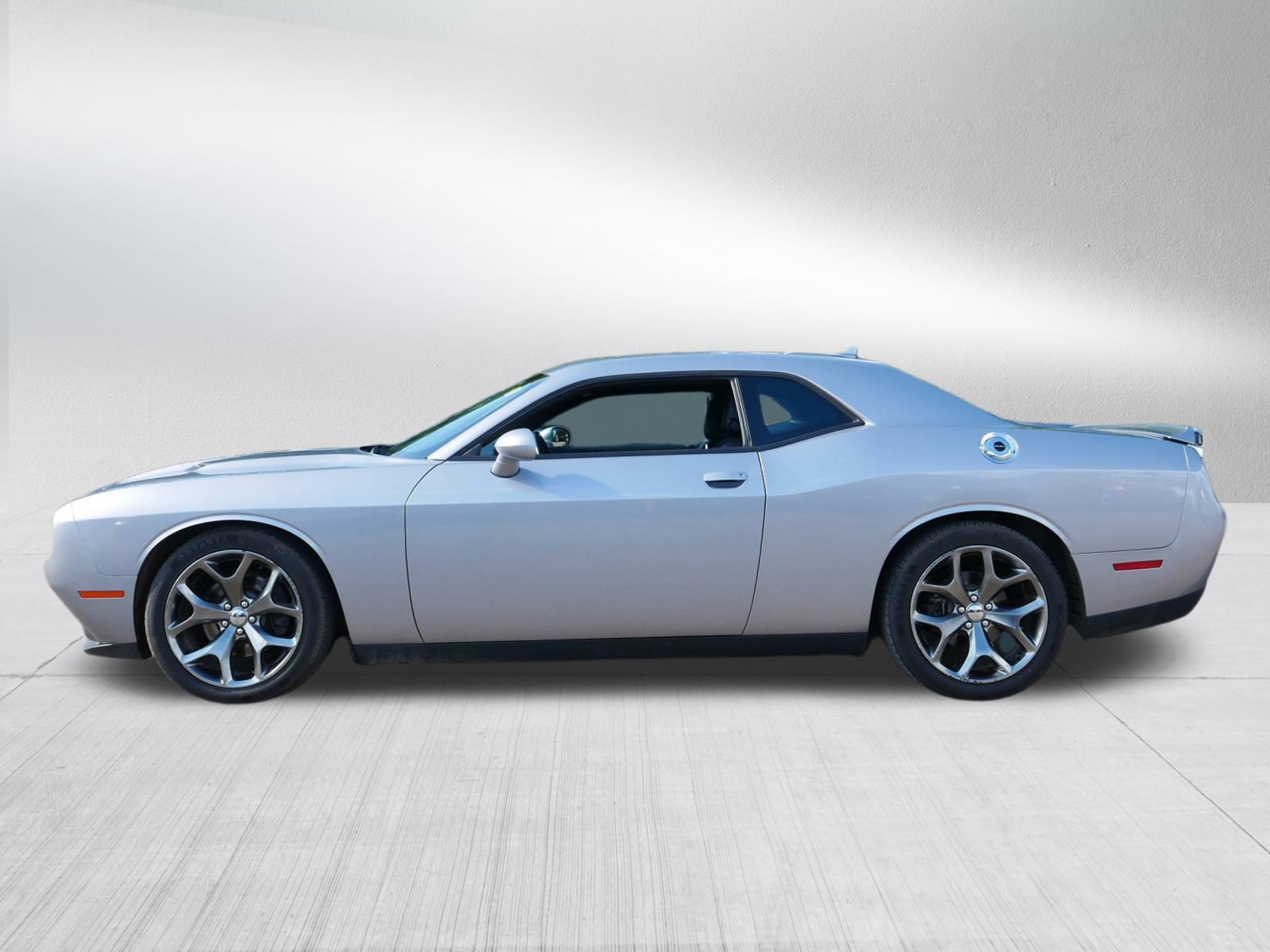 2015 Dodge Challenger SXT Plus photo 4
