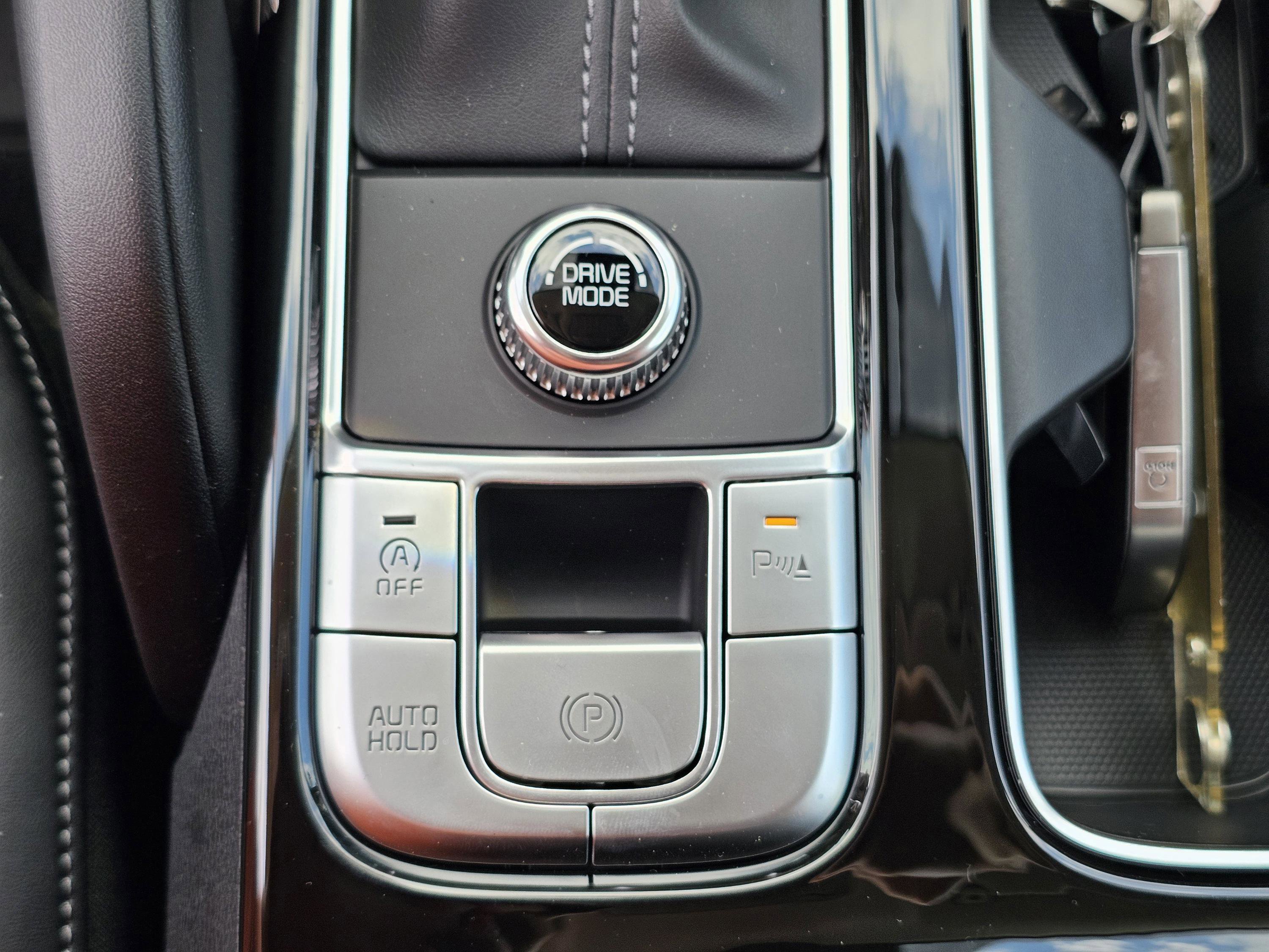 2025 Kia Telluride LX photo 25