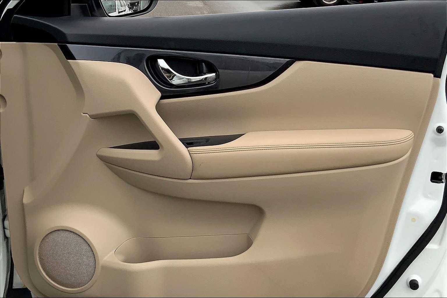 2018 Nissan Rogue SV photo 20