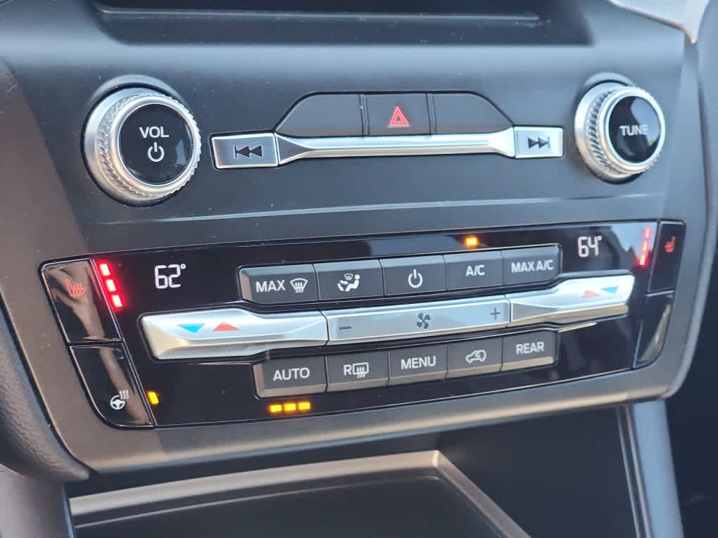 2020 Ford Explorer XLT photo 15