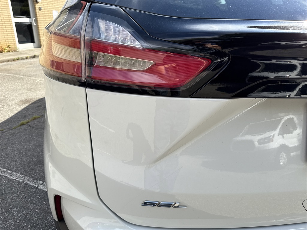 2022 Ford Edge SEL photo 32