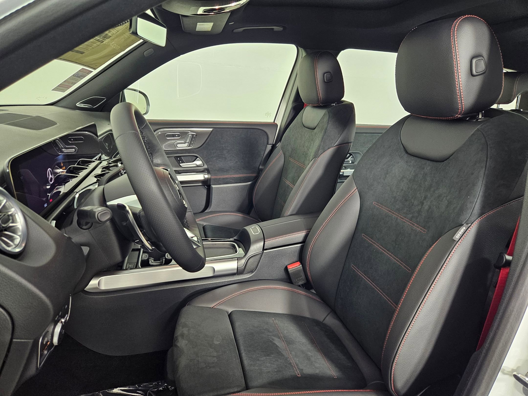 2025 Mercedes Benz GLB AMG 35 4MATIC photo 13