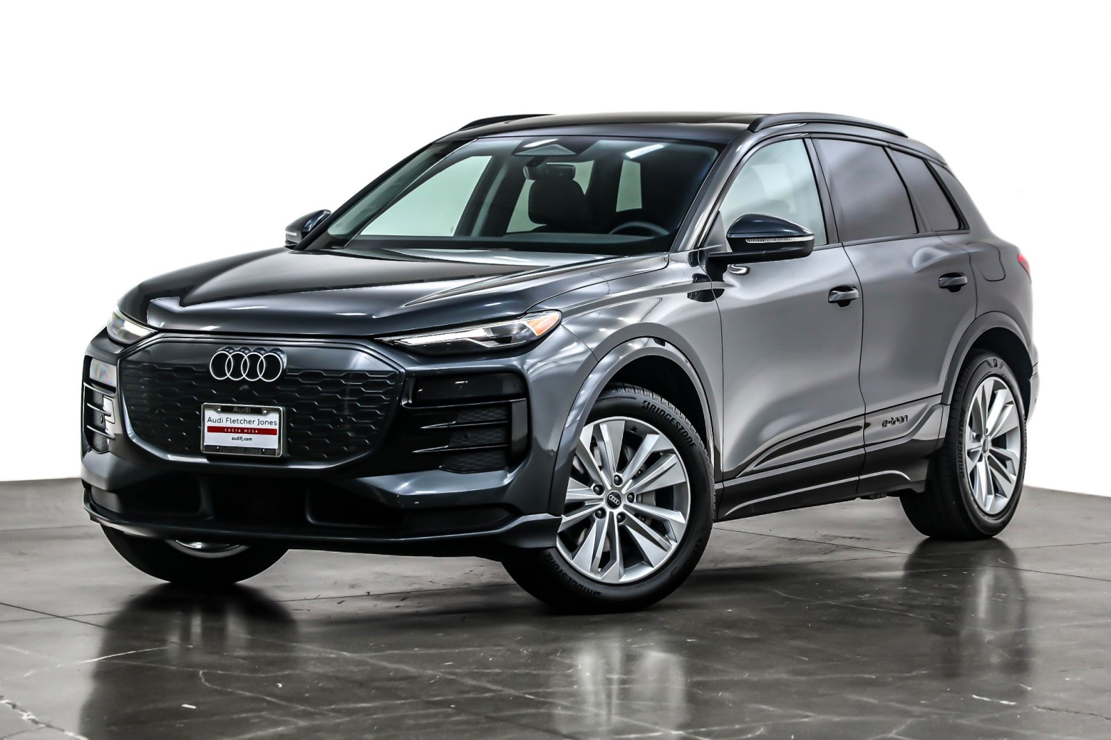 2025 Audi Q6 e-tron Premium's photo