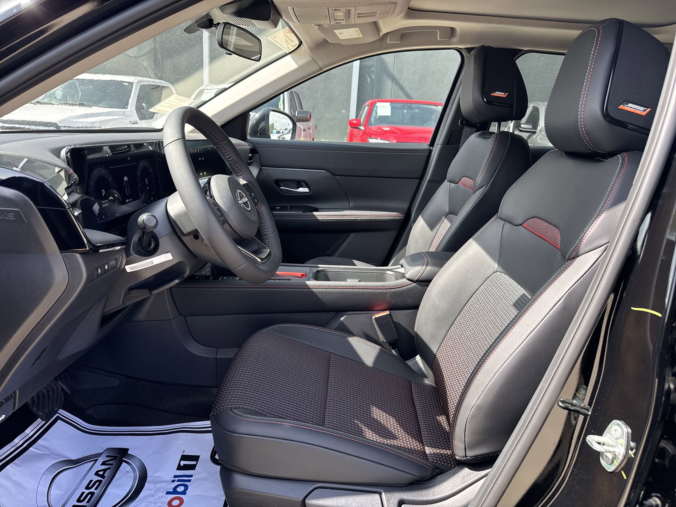 2025 Nissan Kicks SR photo 3