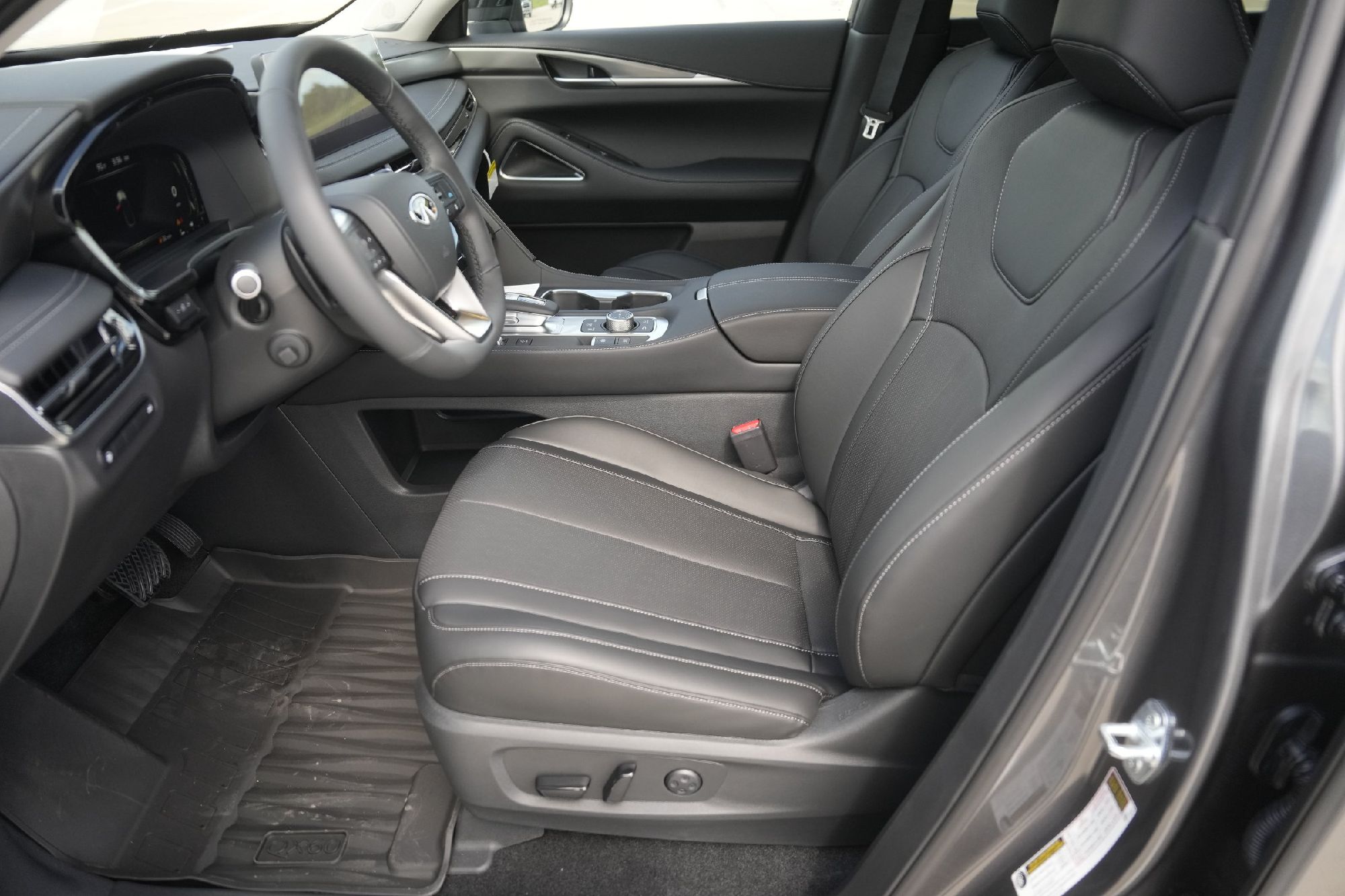 2026 Infiniti QX60 Luxe photo 7