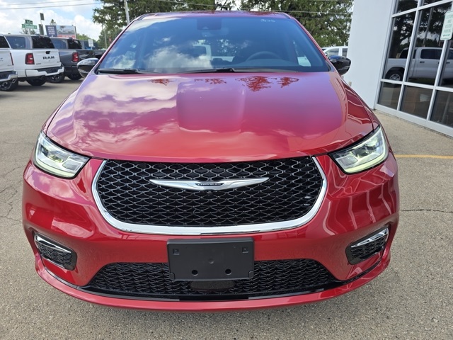 2026 Chrysler Pacifica photo 3