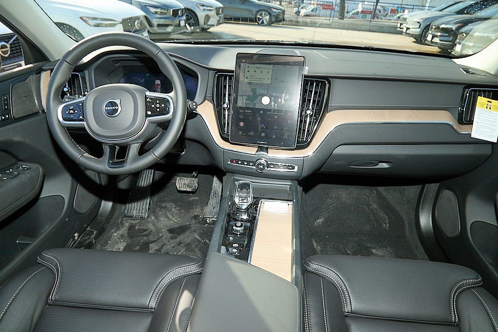 2026 VOLVO XC60 - Image 22