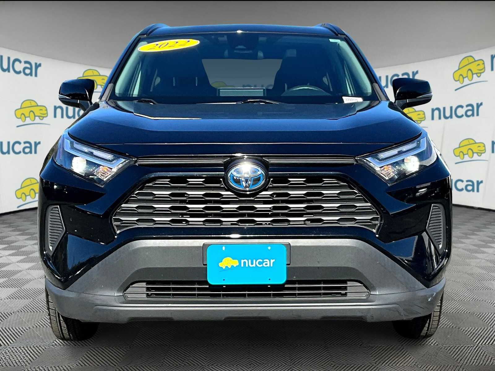 2022 Toyota RAV4 Hybrid XLE photo 2