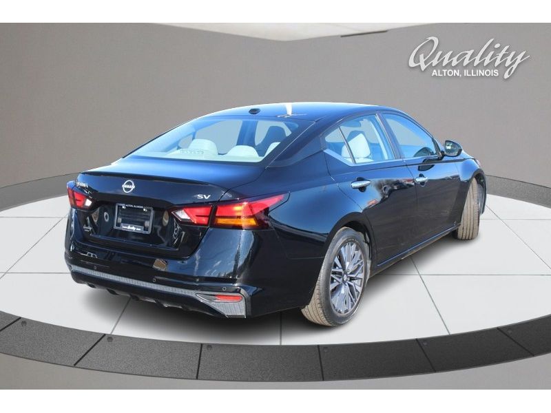 2023 Nissan Altima 2.5 SV photo 4