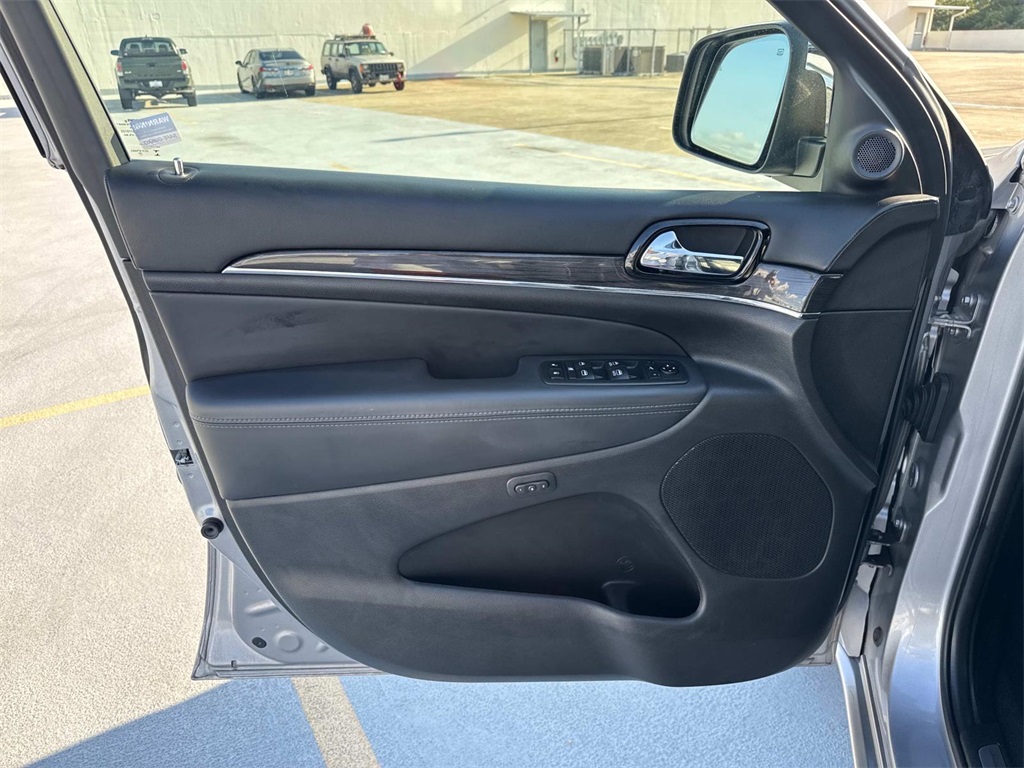2020 Jeep Grand Cherokee Overland photo 18