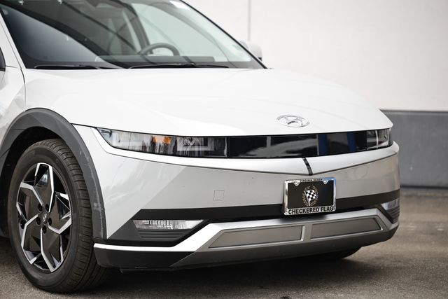 2024 Hyundai Ioniq 5 SE photo 2