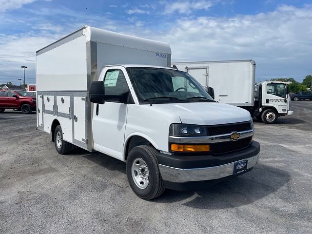 2025 Chevrolet Express Cutaway Base's photo