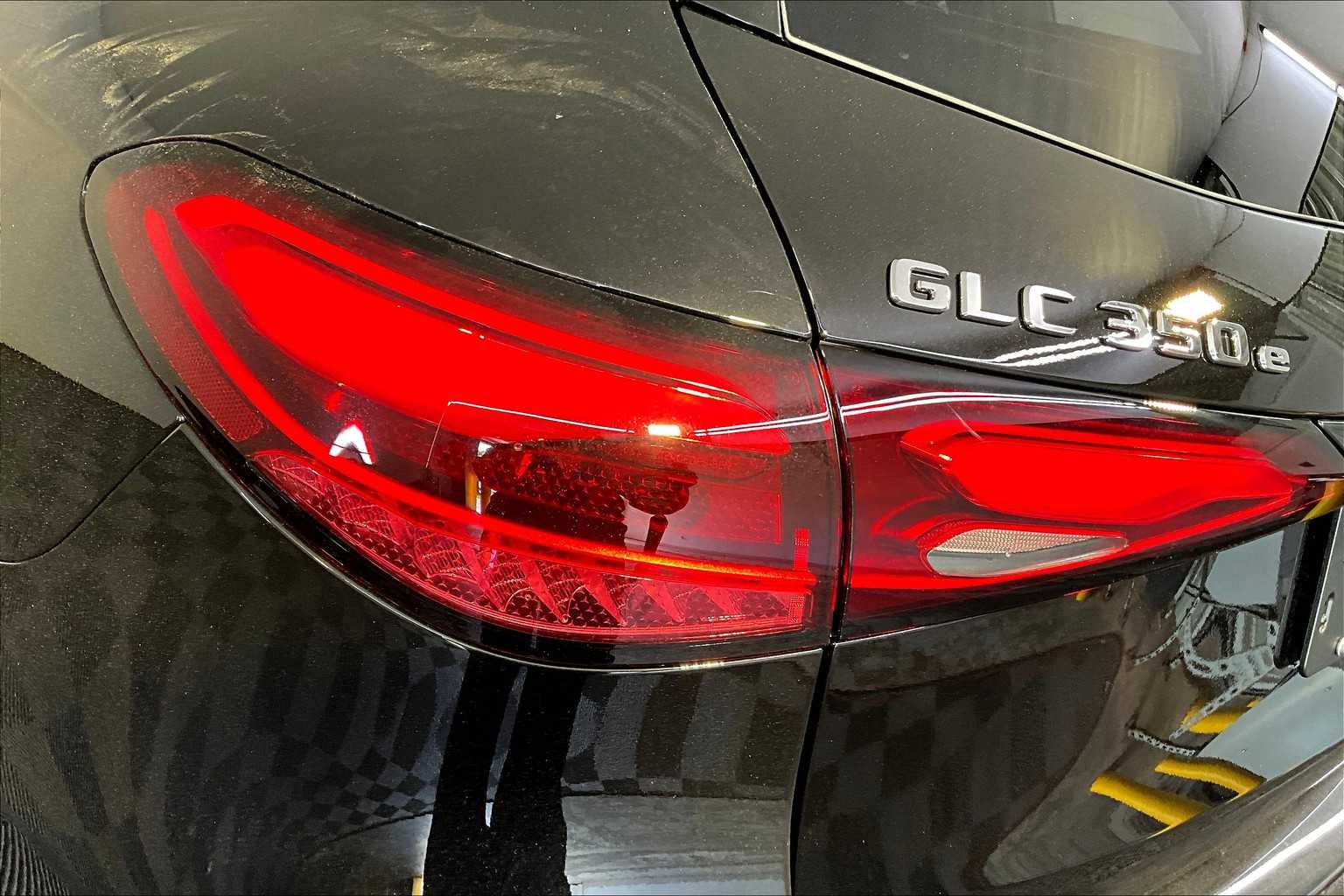 2025 Mercedes Benz GLC 350e 4MATIC photo 3