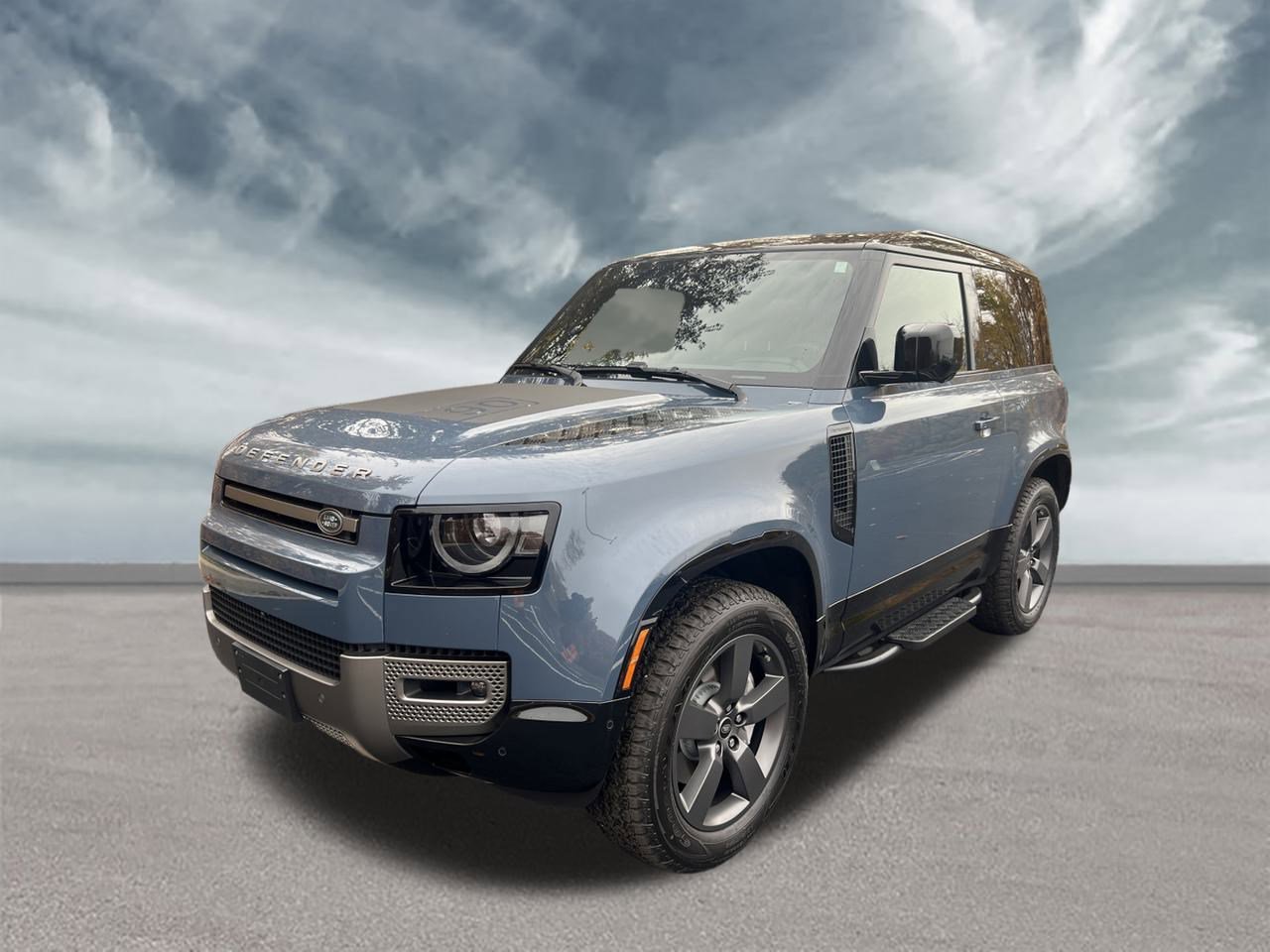 2025 Land Rover Defender X-Dynamic SE's photo